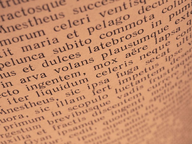 Buch mit lateinischer Schrift Buch mit lateinischer Schrift