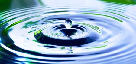 Wassertropfen und Wasserringe Wassertropfen und Wasserringe